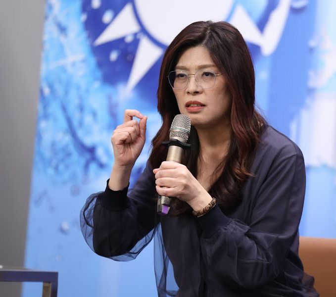 鄭麗文訪美將說明兩岸和平新路線 台灣不該在美中之間二選一