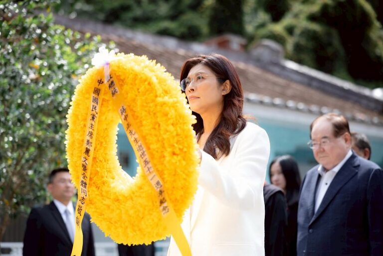 鄭麗文赴慈湖謁陵 盼歷史悲劇不再重演 兩岸和平共榮